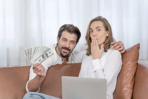 Vamos apresentar as 10 melhores ideias de como fazer dinheiro de verdade na internet SEM enganação