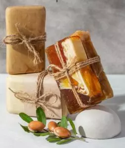 Comece a faturar muita grana com produção de sabonete artesanal natural, produtos cosméticos é um dos setores que mais cresce no Brasil
