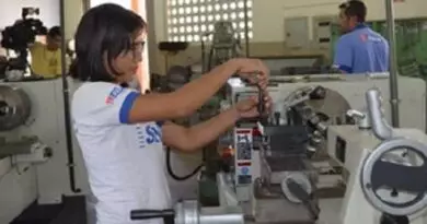 O objetivo deste curso é preparar profissionais para atender às necessidades de contratação de indústrias e empresas na função de Torneiro Mecânico Ferramenteiro e Fresador Mecânico Ferramenteiro, que realizam operações de treinamento convencional (manual) de acordo com o desenho planejado .