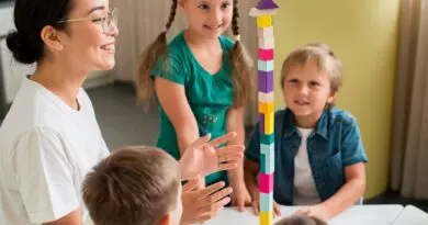 Toda creche precisa de um Auxiliar, esse cargo é um dos mais procurados por quem busca uma vaga para trabalhar com crianças . prepare - se para o mercado de trabalho !