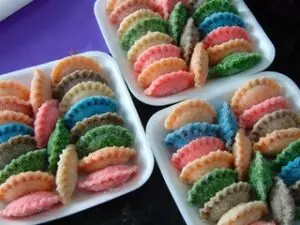 Curso Pastel Gourmet De festa Metalizado encapsula a fusão de sabores com um toque metálico moderno. É uma celebração do gosto e da estética, prometendo uma experiência incomparável para o seu paladar.