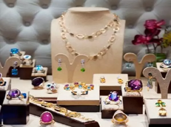 Vamos dar ideias sobre os materiais essenciais para criar bijuterias em casa, técnicas de fabricação, dicas para iniciar um negócio bem-sucedido e muito mais.