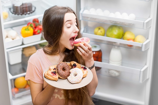 A importância de uma dieta saudável é inegável, um dos principais vilões dessa má alimentação é o açúcar. Pode parecer difícil mas, evitar o açúcar traz benefícios significativos, Como: perda de peso etc...