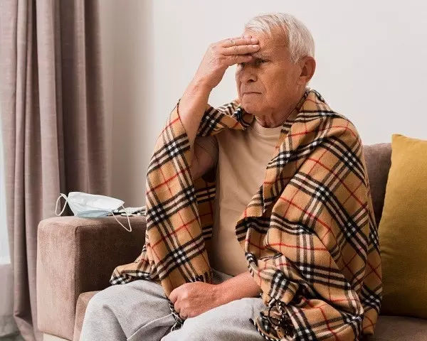 Alzheimer e demência são frequentemente confundidos, mas representam condições distintas que afetam os idosos. A principal diferença é que o Alzheimer é uma forma específica de demência, caracterizada por alterações cognitivas progressivas,