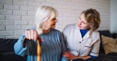 Curso Online Profissional Para Cuidar de Idoso valor Acessível 12xR$19,00 Este curso foi criado para homens e mulheres Que desejam se especializar e oferecer serviço qualificado e eficiente.
