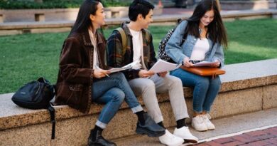 Quer economizar com meia‑entrada e outros benefícios? Veja como emitir sua Carteira de Estudante oficial digital ou física de forma rápida, segura e válida em todo o Brasil.